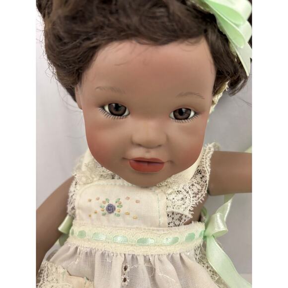 VTG Ashton Drake "Whitney" Porcelain Doll Artist Yolanda Bello Retired 1995 - Picture 13 of 16